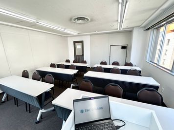 【司会台から一番後ろの席まで見渡せます】 - TIME SHARING新宿 9Cの室内の写真