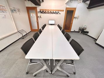 【対面で着席できるので、会議や打ち合わせにオススメです】 - TIME SHARING 赤羽 IMBオフィス 512の室内の写真
