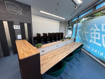 カフェラウンジ
 - 勉強カフェ大阪難波 勉強カフェ大阪難波のビジター利用の室内の写真