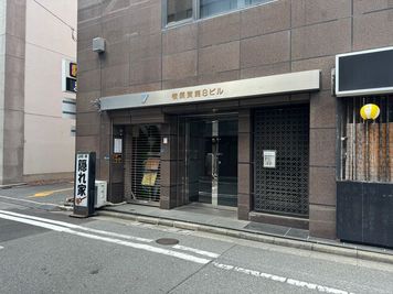 レンタルスペース「ワンコイン会議室 大門・浜松町」の入口の写真