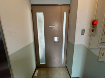 レンタルスペース「ワンコイン会議室 大門・浜松町」の入口の写真