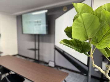 レンタルスペース「ワンコイン会議室 大門・浜松町」の室内の写真