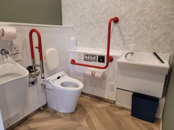 オストメイト完備の多機能トイレ - J-スイッチ 貸会議室（大）の設備の写真