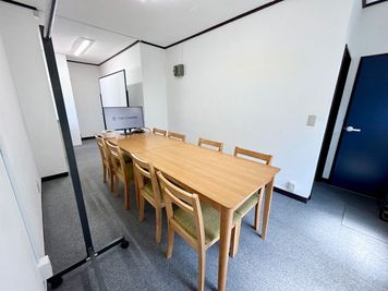 【対面形式で8名着席可能】 - TIME SHARING 渋谷道玄坂 阿部ビル  3Fの室内の写真