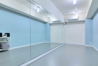  【🎉オープン半年記念特価✨】新宿駅3分！個人練習向きダンス、ヨガ等気軽に使えるかわいいスタジオ！LED完備！1日1回清掃！ - Hina STUDIO(ヒナスタジオ)【新宿西口スタジオ】