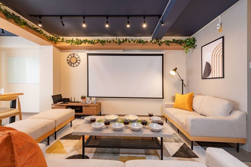 超大型100㌅スクリーンシアター・パーティースペース🎞️ - ローカル人形町（人形町駅徒歩1分）