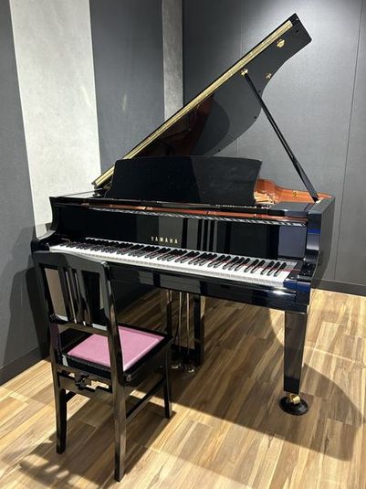 ミュージックアベニュー横浜みなとみらい  Room13 グランドピアノC3X常設の防音部屋の室内の写真