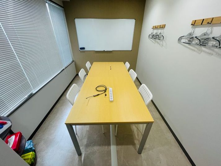 【荻窪駅から1分】6名会議室（RoomA） - いいオフィス荻窪