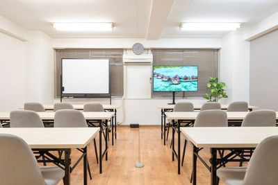 【広島駅４分】50㌅モニター/高速光回線/持込飲食☕️/会議/セミナー/研修/オンライン会議にも最適 - 〈SMILE会議室 広島駅前店〉