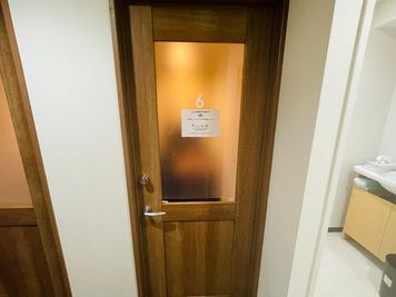 いいオフィス荻窪 【荻窪駅徒歩1分】1名個室（ブース6）の室内の写真