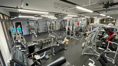 高岳駅徒歩2分！シャワー、ウォーターサーバー、ロッカー完備！マシン多数・ダンベル1kg-43.5kg！ - ビビットジム ビビットゴルフ 名古屋高岳店