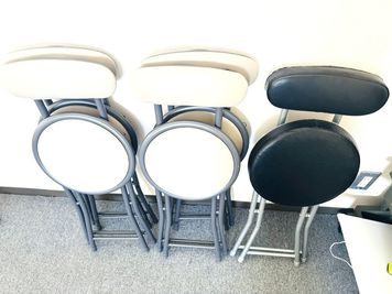 折り畳み椅子5脚追加しました - ＜東武宇都宮会議室＞新規オープン特別料金！の室内の写真