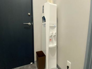 ウォーターサーバー（無料） - Hina STUDIO(ヒナスタジオ)【新宿西口スタジオ】 Hina STUDIO（新宿西口スタジオ）【Bスタジオ】の設備の写真