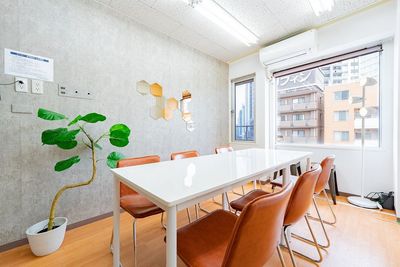 ✨横浜駅徒歩2分！8名✨大型モニター WiFi ストリーミング端末 ホワイトボード すべて無料🎶ふれあい貸し会議室 横浜C - ふれあい貸し会議室 横浜スカイメナー