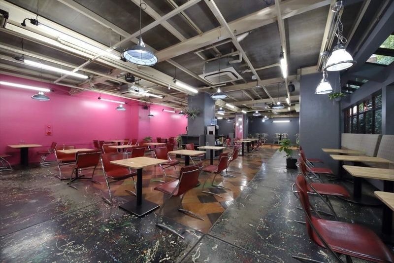 大型カフェ店内ステージ（ギャラリー・物販・展示会etc） - HAROLD CAFE（ハロルドカフェ）