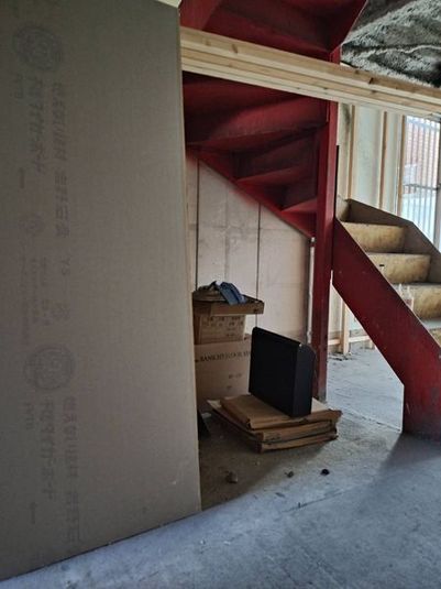 廃墟風　スケルトン貸しレンタルスペース - 焼き鳥鳥ハチ　3階-4階レンタルスペース　