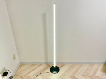置き型ライト（電球色） - レンタルサロンtreat中目黒 完全個室プライベートサロンの設備の写真