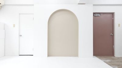 アーチ壁（アーチ幅120cm、天頂190m） - サモスタ恵比寿店 サモスタ恵比寿３号店の室内の写真