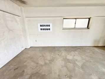 駐輪場です。（バイクも自転車を置けます） - WorkWork　 完全個室ブース Iの室内の写真
