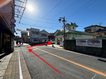 お車でお越しの方はこちらからお入りください。
※交通規制注意※
基本的な交通規制は年末年始、祇園祭のみ！幸町交差点の際は警備員に行先を伝えて通行してください。
 - WorkWork　 完全個室ブース Iの室内の写真