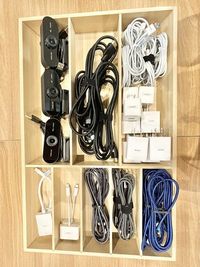 HDMIケーブル、充電器、WEB用カメラ、ヘッドフォン等あります。 - WorkWork　 完全個室ブース Iの設備の写真