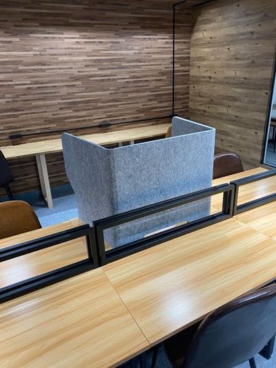 パーテーション区切り・最大3名打合せスペース（代表者申込プラン） - コワーキング新潟弁天