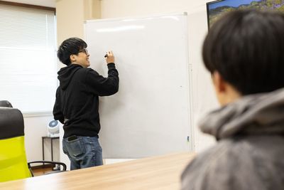 【ばるこの会議室】 【ばるこの会議室】打ち合わせ・セミナー・レッスン等なんでも使えるの室内の写真