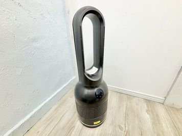 空気清浄機付きの温冷風機（冷暖房機）で快適、グレーの箱の中にあるリモコンで操作します。 - WorkWork　 完全個室ブースAの室内の写真
