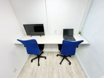 お一人でもお二人でも同じご料金でご利用可能です。 - WorkWork　 完全個室ブースAの室内の写真