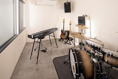 カラオケや楽器演奏ができる防音ルーム。 - 季ららYokohama 関内3分｜プライベート個室🎉サウナ🧖‍♀️カラオケ🎙ありの室内の写真