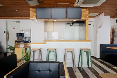 Feel Osaka Yu 【練習・ライブ配信ok】ホテルのカフェラウンジピアノの室内の写真