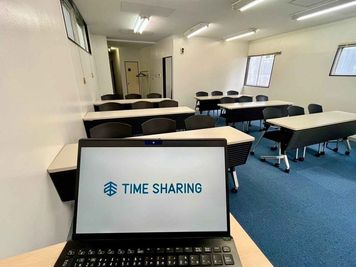 【司会台から一番後ろの席まで見渡せます】 - 【閉店】TIME SHARING 新橋烏森口 新橋パインビル 【閉店】4Fの室内の写真
