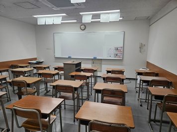 ＜英進館小倉本館レンタルスペース303教室＞【OPEN SALE 3/31まで】18名収容教室💺セミナー/会議/ボードゲーム - 【英進館小倉本館レンタルスペース】