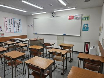 ＜英進館小倉本館レンタルスペース502教室＞【OPEN SALE 3/31まで】25名収容教室💺セミナー/会議/ボードゲーム - 【英進館小倉本館レンタルスペース】