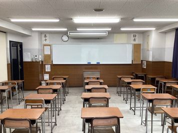 ＜英進館鯉城学院広島校レンタルスペース302教室＞【OPEN SALE 3/31まで】32名収容💺セミナー/会議/ボードゲーム - 【英進館鯉城学院広島校レンタルスペース】