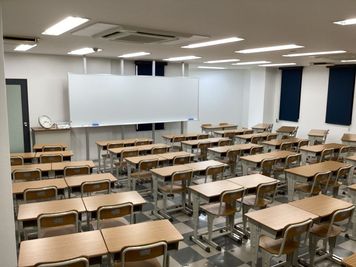 <英進館薬院本校レンタルスペース別館5階>60名収容💺セミナー/ワークショップ/会議/ボードゲーム - 【英進館薬院本校レンタルスペース】