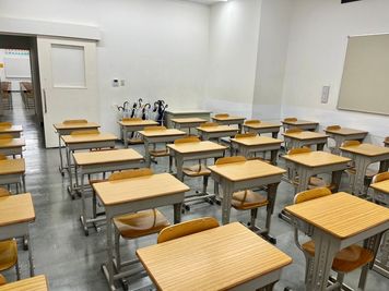 【英進館香椎本館レンタルスペース】 201教室の室内の写真