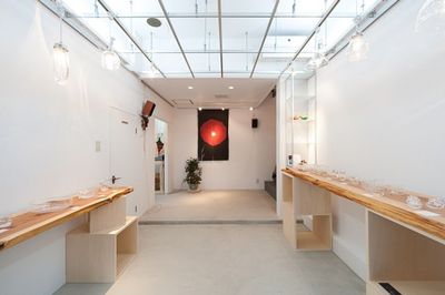 スペース『桃』
白い壁面で天井高です - ギャラリー　紅椿それいゆ ギャラリー紅椿それいゆの室内の写真