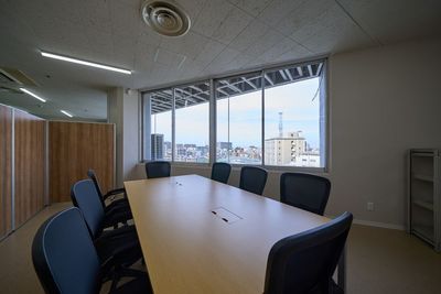 8名がけの会議室　1時間10,000円～ - IKUSA ARENA 研修×懇親会×アクティビティの体験施設　IKUSA ARENAの設備の写真