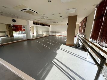 好評！大きな鏡のある広々バレエ・ヨガ・ダンススペース - ♡byC Dance Studio