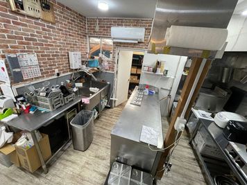 充実の厨房設備 - レンタルカフェ&BBQ  KANOA 【日吉駅・50名迄OK】【雨天BBQ可】【一軒家貸切】の設備の写真