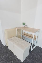 2人掛けテーブル - AND gym AND gym Tokyo 中河原店 /  完全プライベート空間の設備の写真