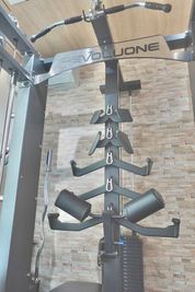 ラットプルバーとマググリップ - AND gym AND gym Tokyo 中河原店 /  完全プライベート空間の設備の写真