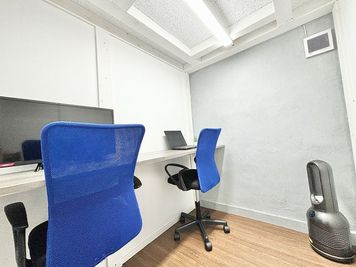 お一人でもお二人でも同じご料金でご利用可能です。 - WorkWork　 完全個室ブースHの室内の写真
