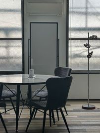 ホワイトボード、電源タップ有。 - 縁～エニシ～ 🌱50㎡の広々芝生でくつろぎスペース🌱の室内の写真