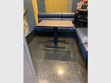 カラオケビッグエコー 名駅３丁目店 《2～4名用》会議・打ち合わせ用ルーム【サイズS】の室内の写真