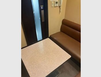 カラオケビッグエコー所沢駅前店  《1名用》テレワークルームの室内の写真