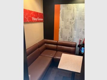 《2～4名用》【テレワークに最適👩‍💻】電源/Wi-Fi完備/ソフトドリンク飲み放題付き☕️の完全個室！ - カラオケビッグエコー所沢駅前店
