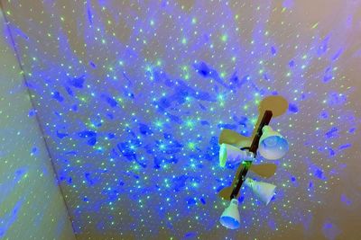 プラネタリウムはこんな感じで色々な色が楽しめます。 - ルーミー町田 町田駅で人気のレンタルスペース【町田駅4分】おうちデート❤️の室内の写真