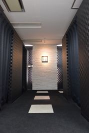 リラーク レンタルサロンの入口の写真